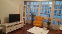 Sala d'estar de Apartament de lloguer en A Coruña Capital  amb Calefacció, Parquet i Moblat