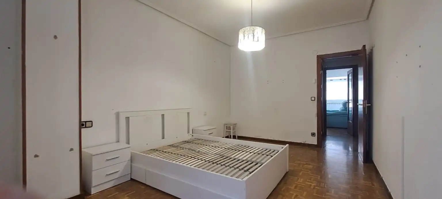 Habitación de Piso en venta en Vitoria - Gasteiz con Calefacción, Terraza y Trastero