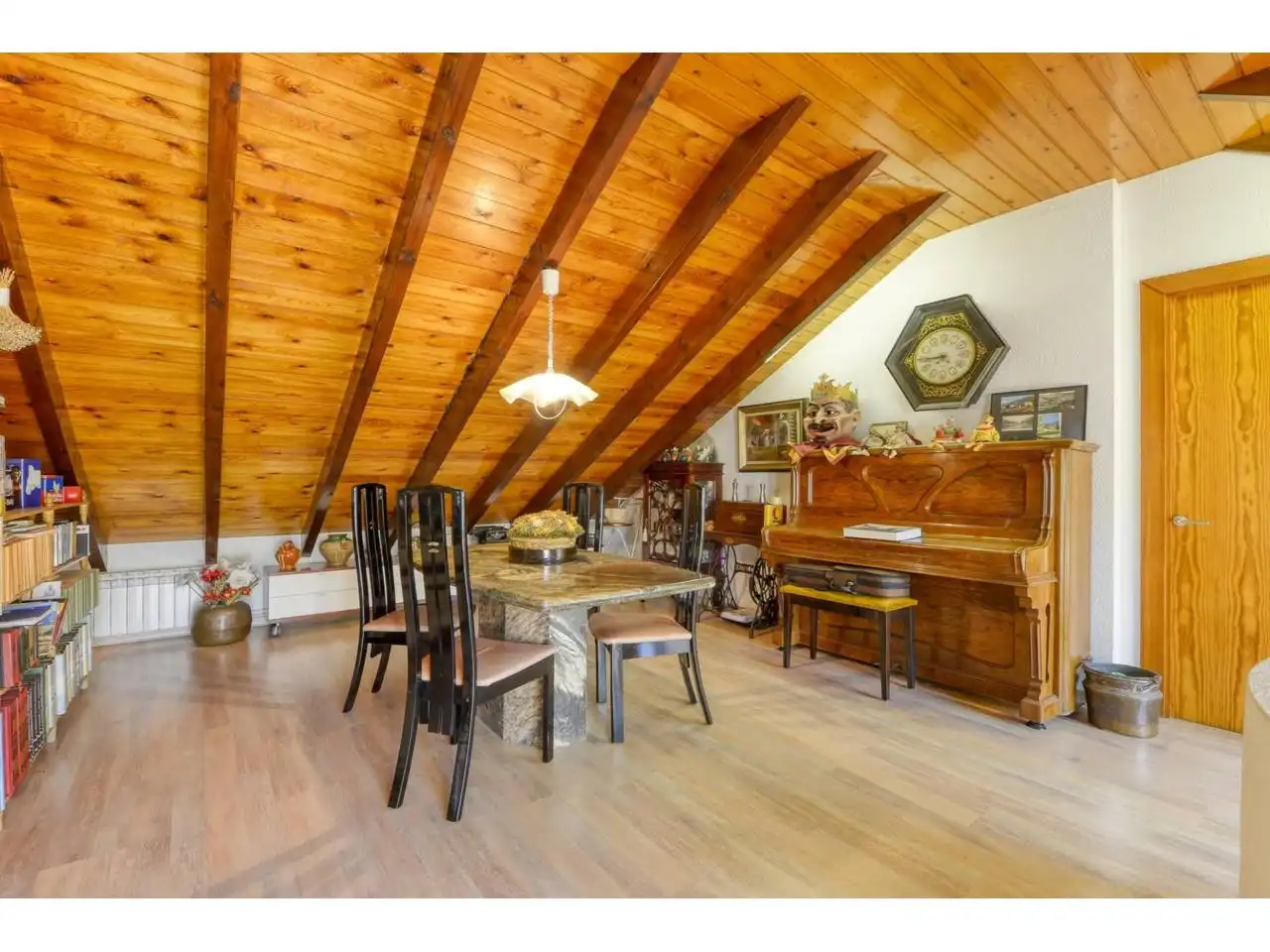 Comedor de Casa o chalet en venta en La Vall d'en Bas con Calefacción, Jardín privado y Parquet