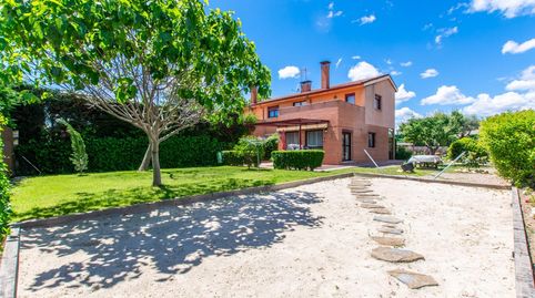 Foto 2 de Casa adosada en venta en Calle Calvario, Valdetorres de Jarama, Madrid