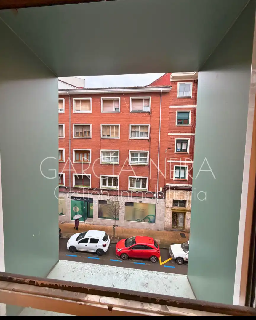 Vista exterior de Piso en venta en Gijón  con Calefacción, Parquet y Amueblado
