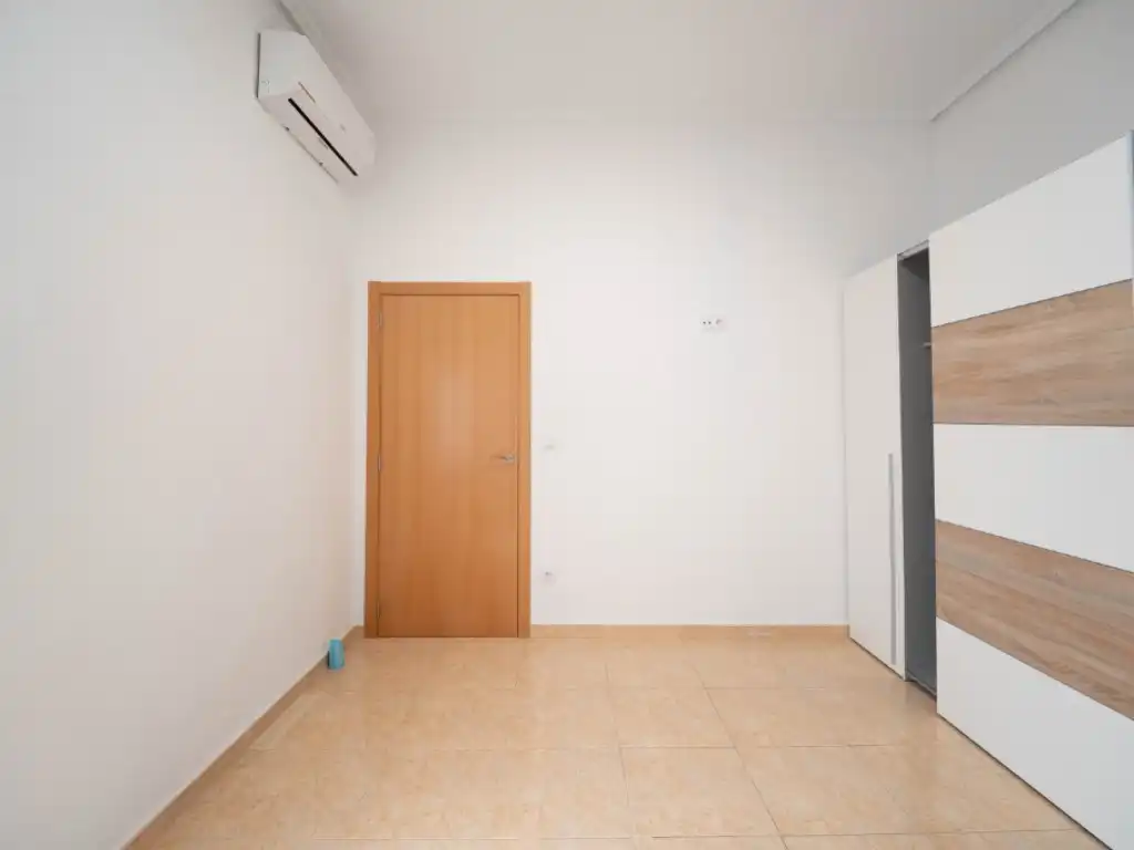 Habitación de Planta baja en venta en La Pobla de Vallbona con Aire acondicionado, Calefacción y Terraza
