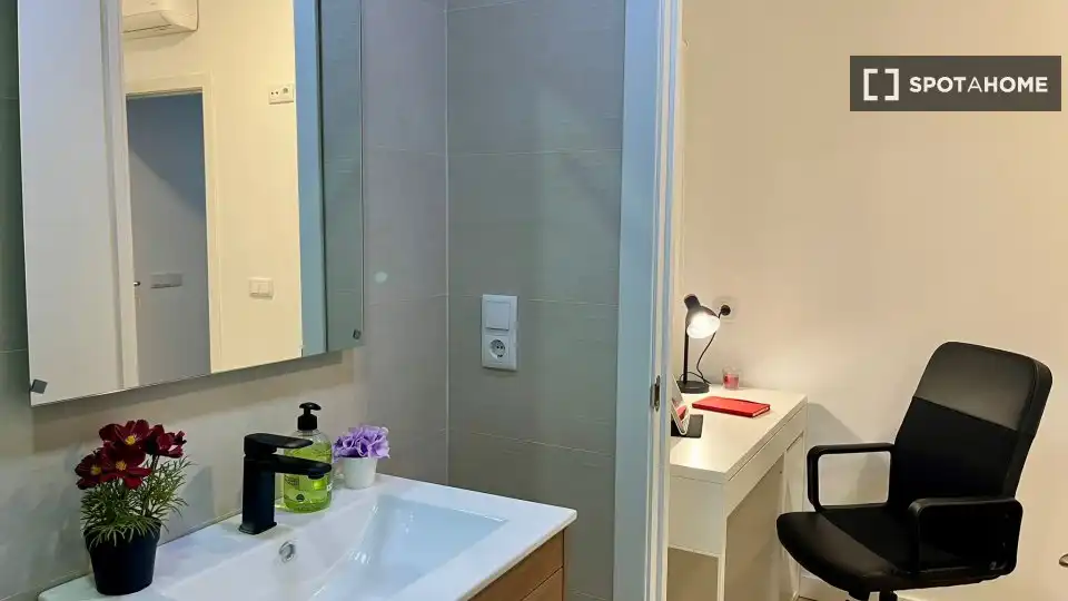 Baño de Piso de alquiler en Burjassot con Aire acondicionado, Calefacción y Amueblado