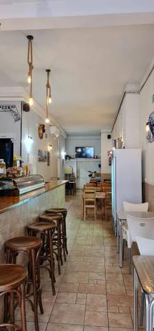 Local comercial en Alquiler en El Camp de l'Arpa del Clot