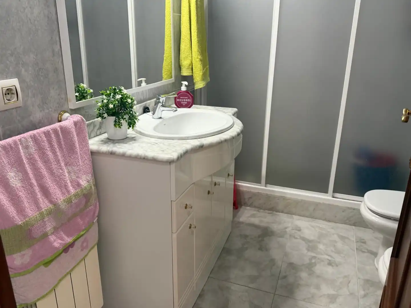 Bathroom of Flat for sale in Mataró  with Air Conditioner and Heating
