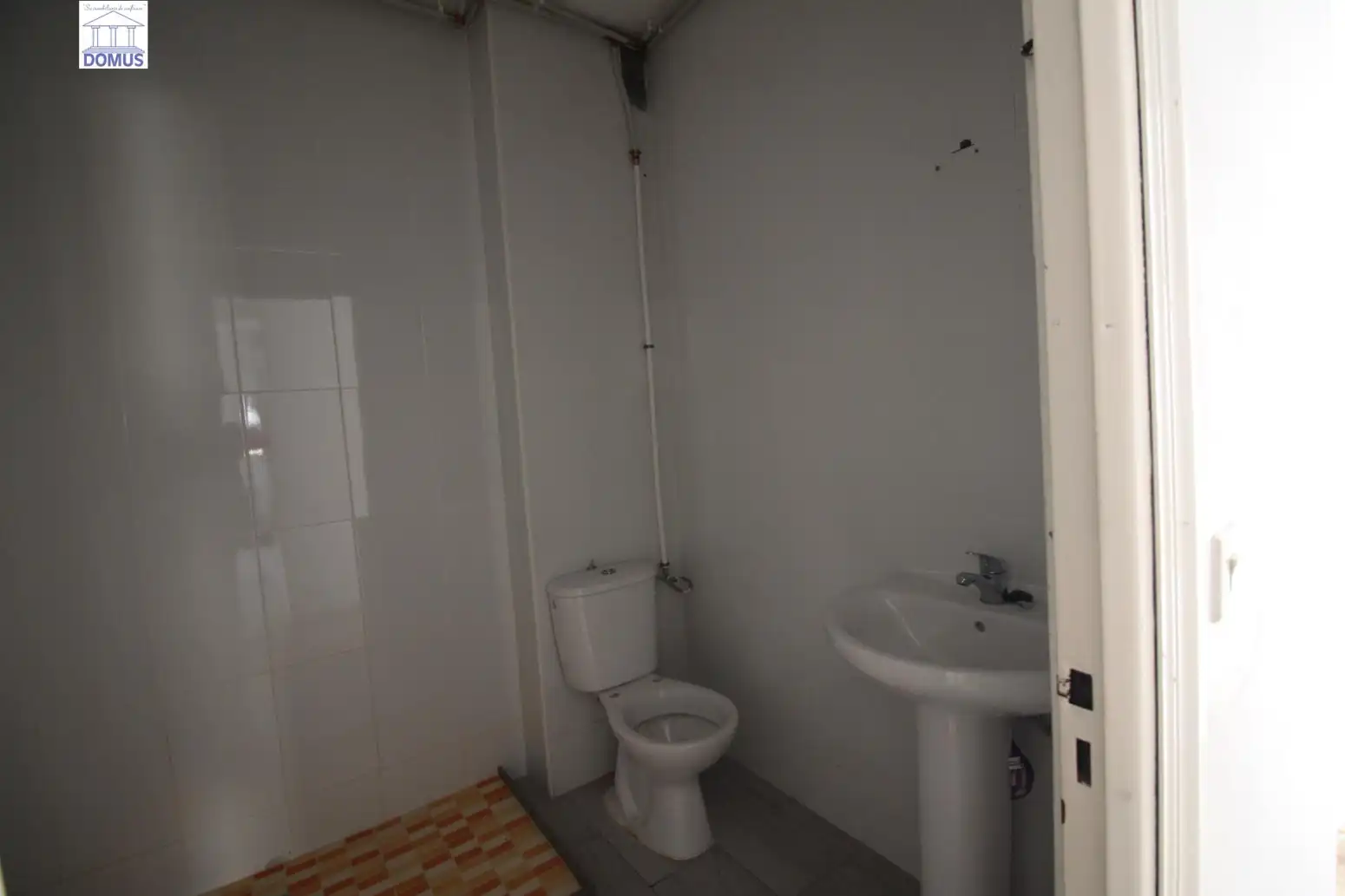 Badezimmer von Wohnung zum Verkauf in Montijo mit Parkett, Terrasse und Balkon