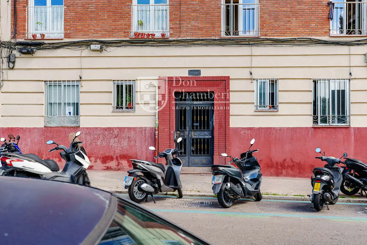 Vista exterior de Pis de lloguer en Madrid amb Calefacció