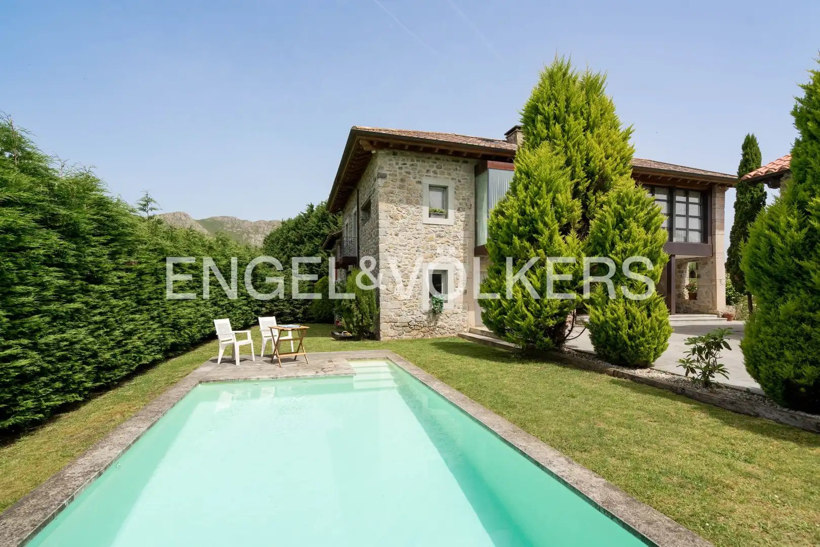 Vista exterior de Casa o chalet en venta en Cangas de Onís con Calefacción, Jardín privado y Terraza