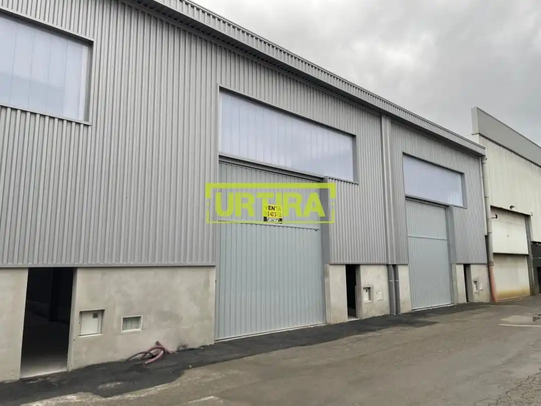 Vista exterior de Nave industrial en venta en Zarautz