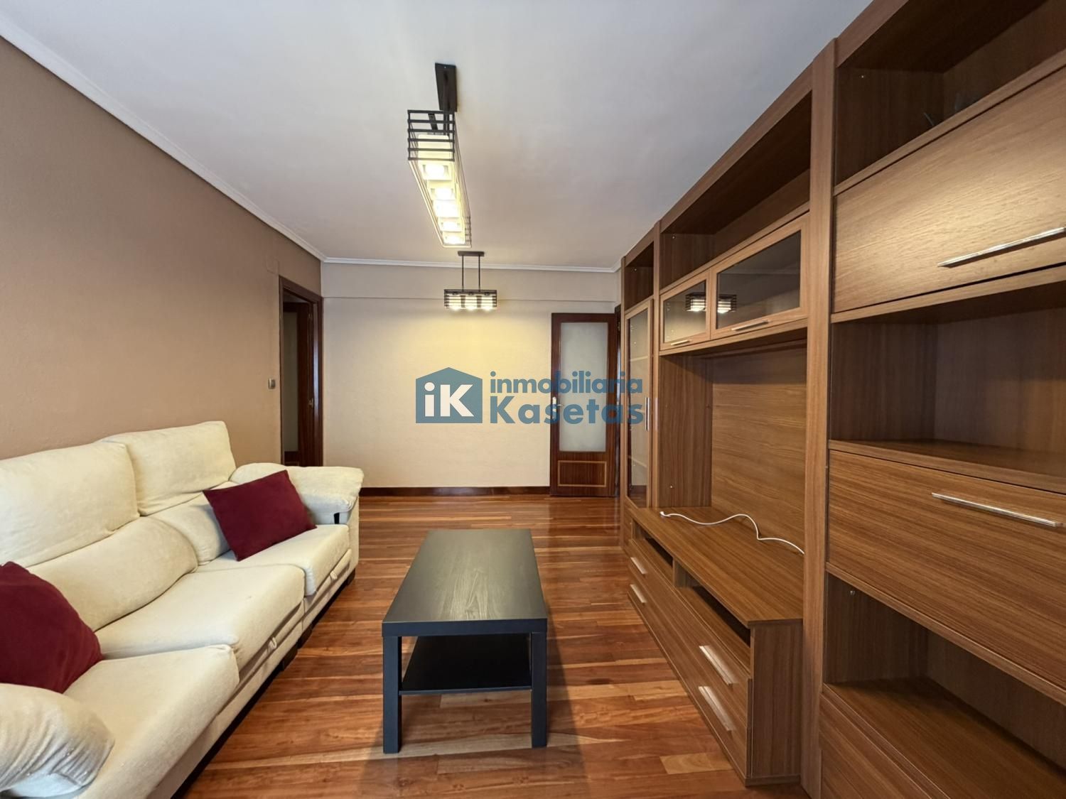 Sala d'estar de Pis en venda en Basauri  amb Calefacció i Terrassa