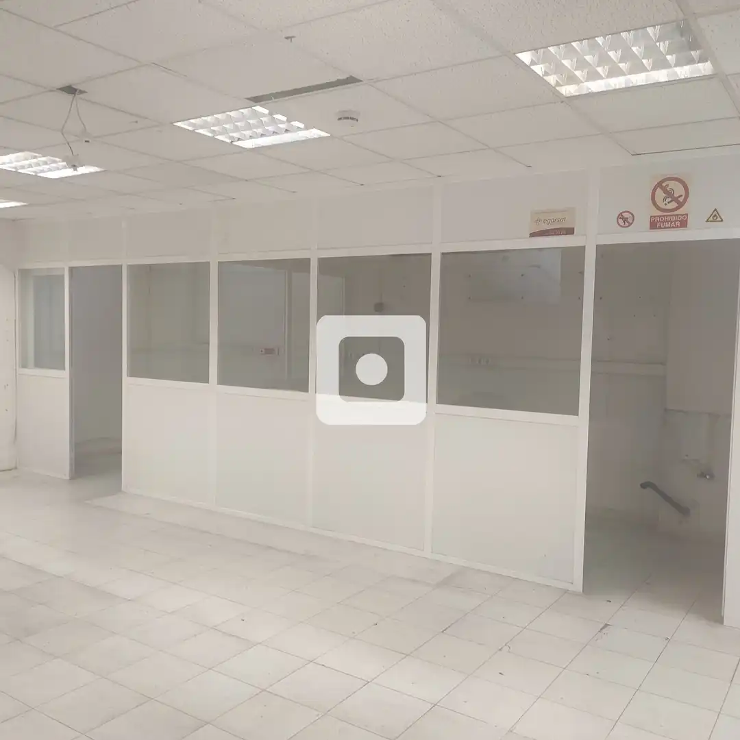Industrial buildings for rent in de les Cosidores, Egara