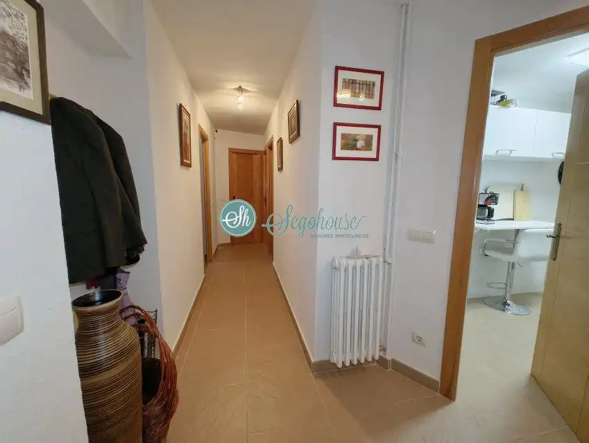 Piso en venta en Segovia con Calefacción, Terraza y Amueblado