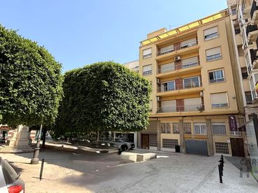 Pis amb balcó en venda a Plaza de Risueño 13