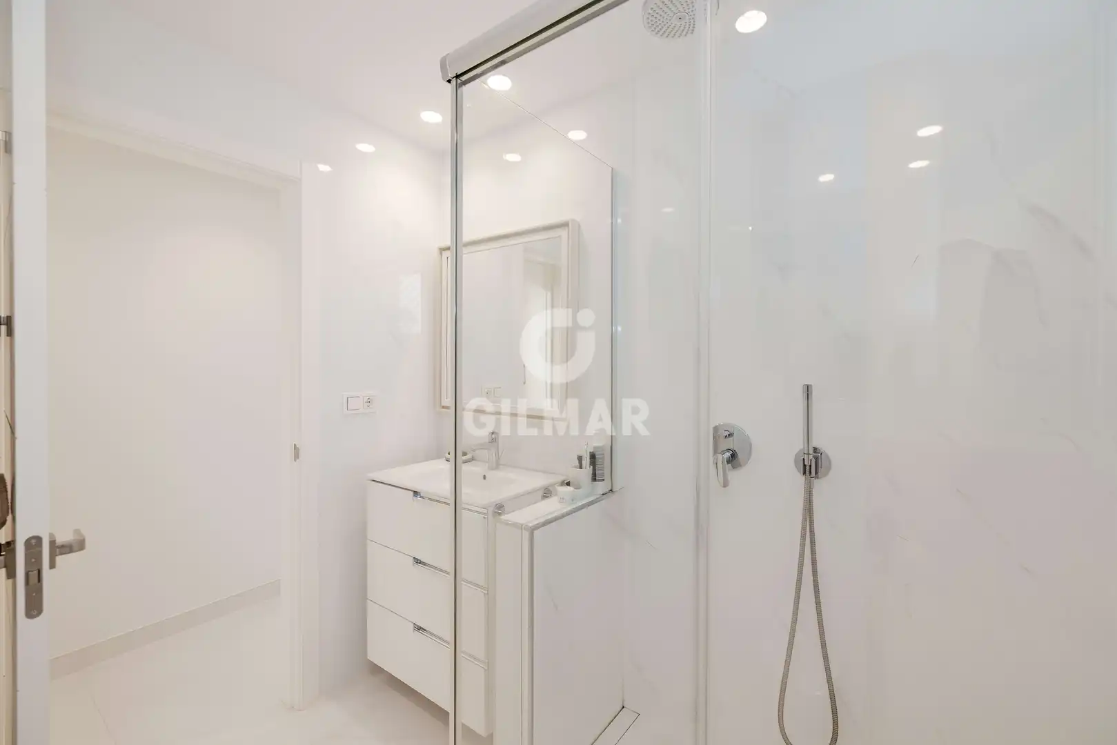Bany de Apartament en venda en Marbella amb Calefacció, Jardí privat i Traster