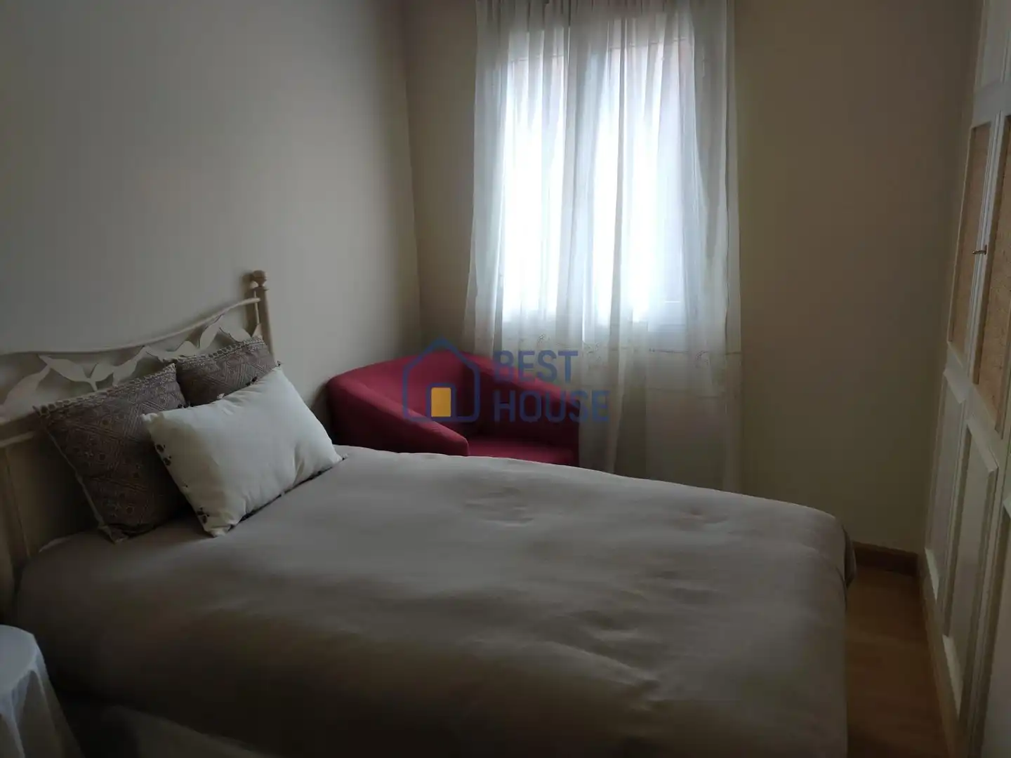 Habitación de Piso en venta en León Capital  con Calefacción, Terraza y Trastero