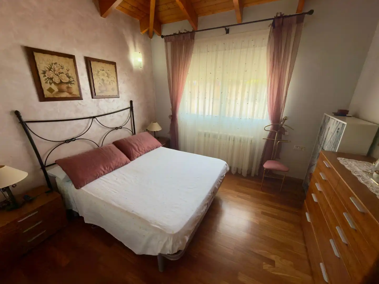 Dormitori de Casa o xalet en venda en Sant Boi de Llobregat amb Calefacció, Jardí privat i Parquet