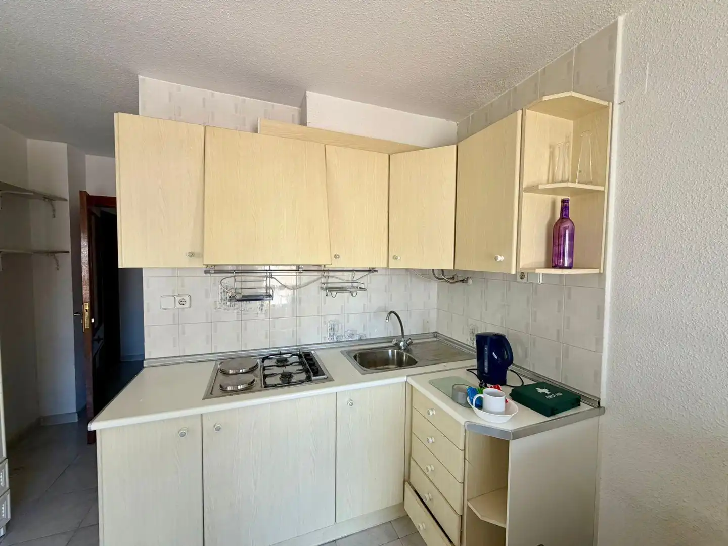 Cocina de Estudio en venta en Torrevieja con Terraza, Amueblado y Balcón