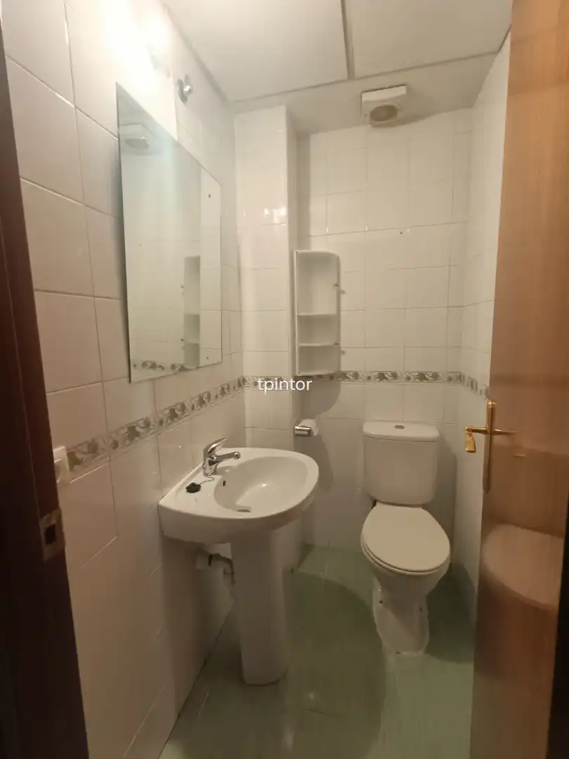Bathroom of Detached homes for rent in Cáceres  with Oven, Washing machine and Microwave