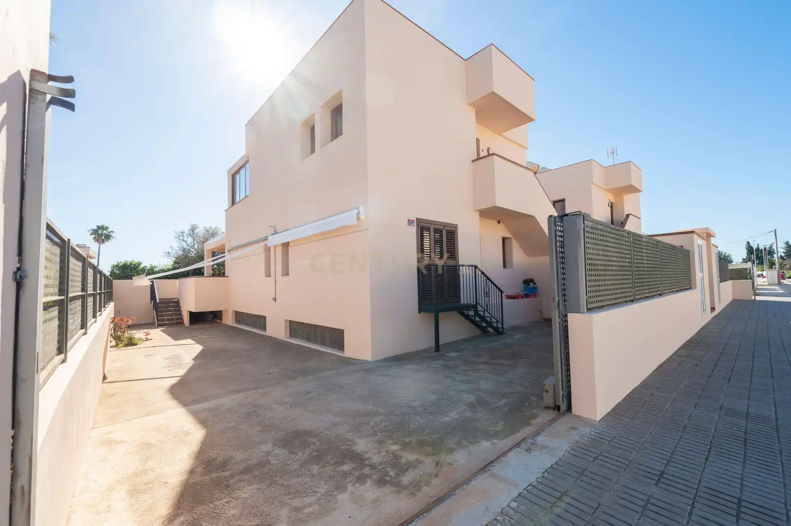 Außenansicht von Wohnungen zum Verkauf in Sant Josep de sa Talaia mit Abstellraum und Balkon