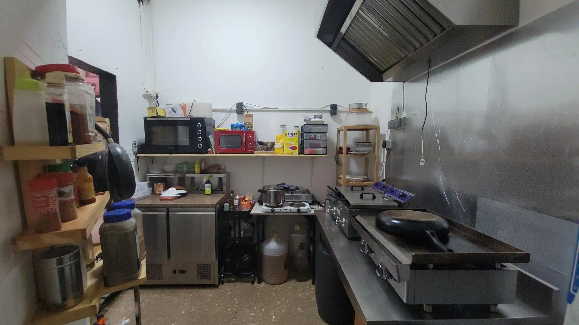 Cocina de Local de alquiler en L'Hospitalet de Llobregat con Aire acondicionado
