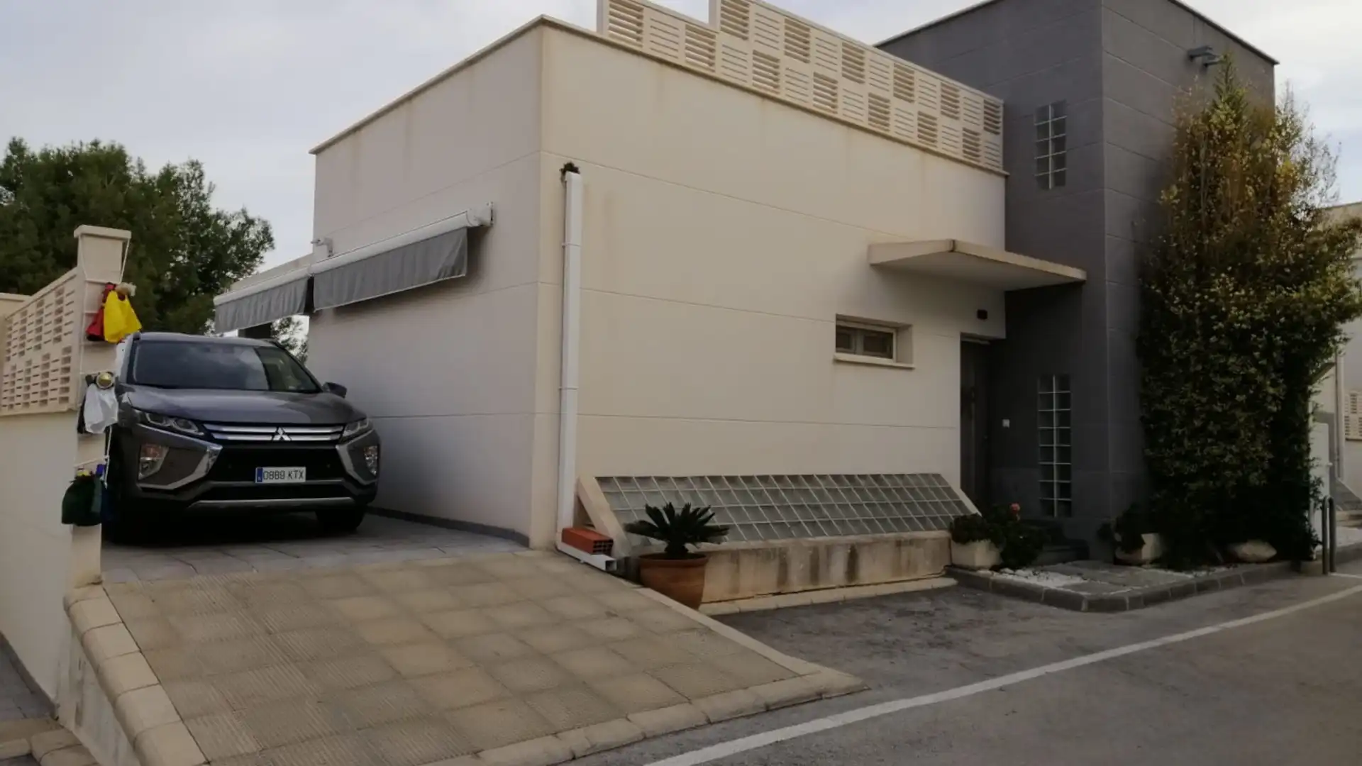 Vista exterior de Casa adosada en venda en  Valencia Capital amb Aire condicionat, Calefacció i Piscina