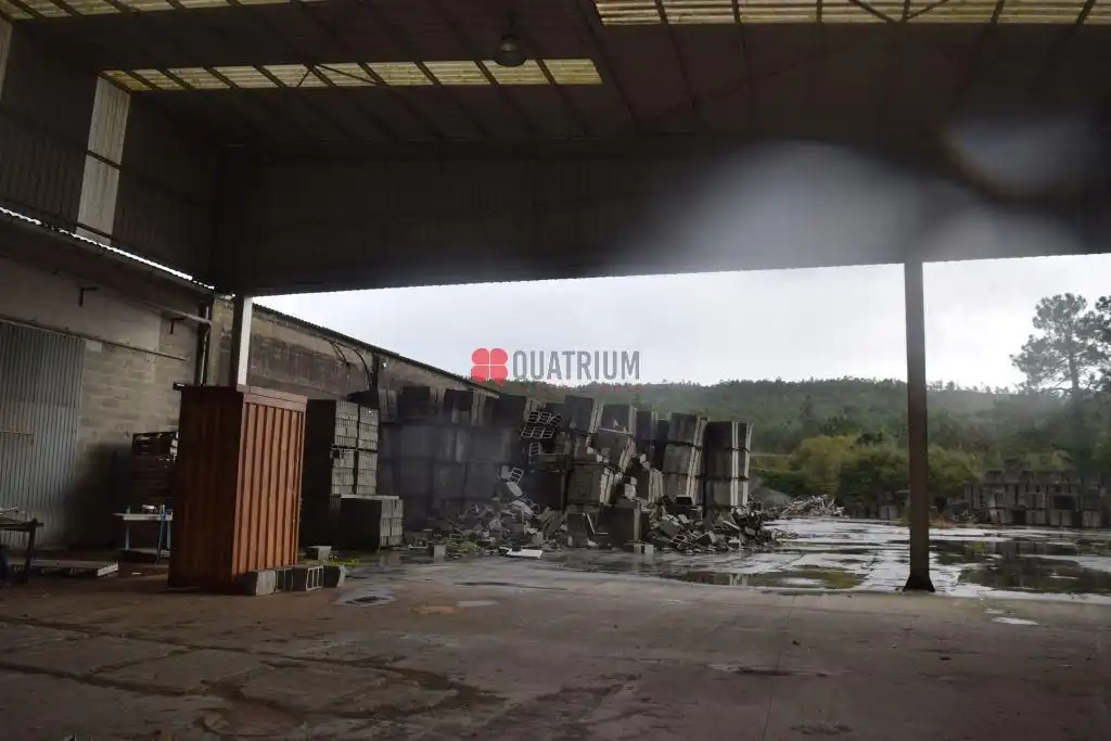 Exterior view of Industrial buildings for sale in Vimianzo