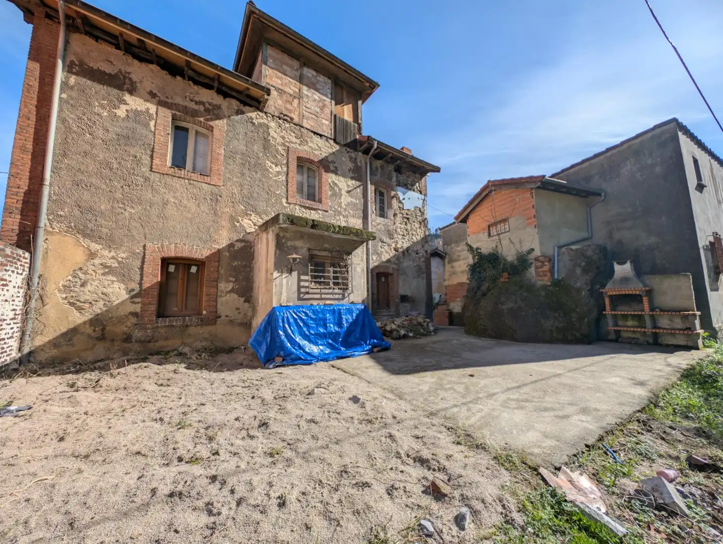 Vista exterior de Casa o chalet en venta en Mieres (Asturias) con Terraza, Trastero y Balcón