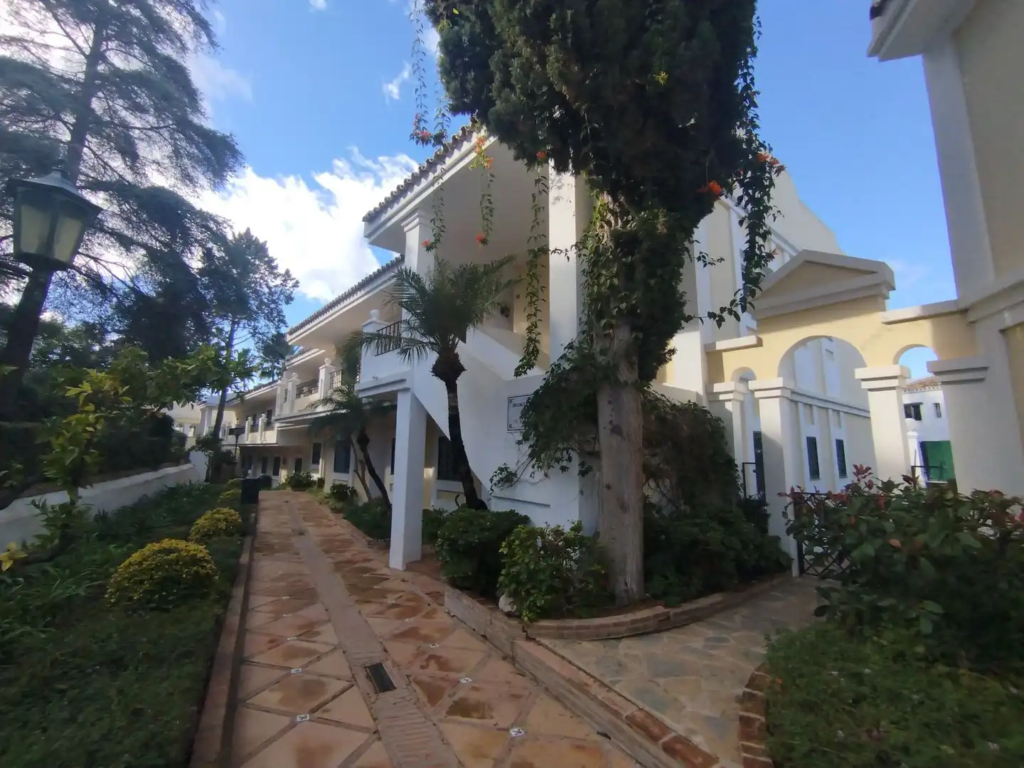 Vista exterior de Piso en venta en Marbella con Aire acondicionado, Terraza y Amueblado