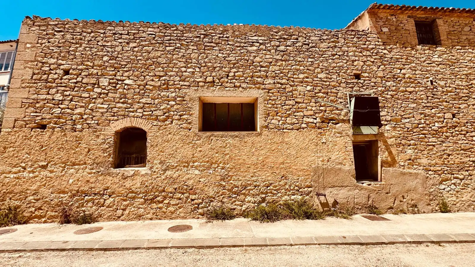 Vista exterior de Nave industrial en venta en Cretas
