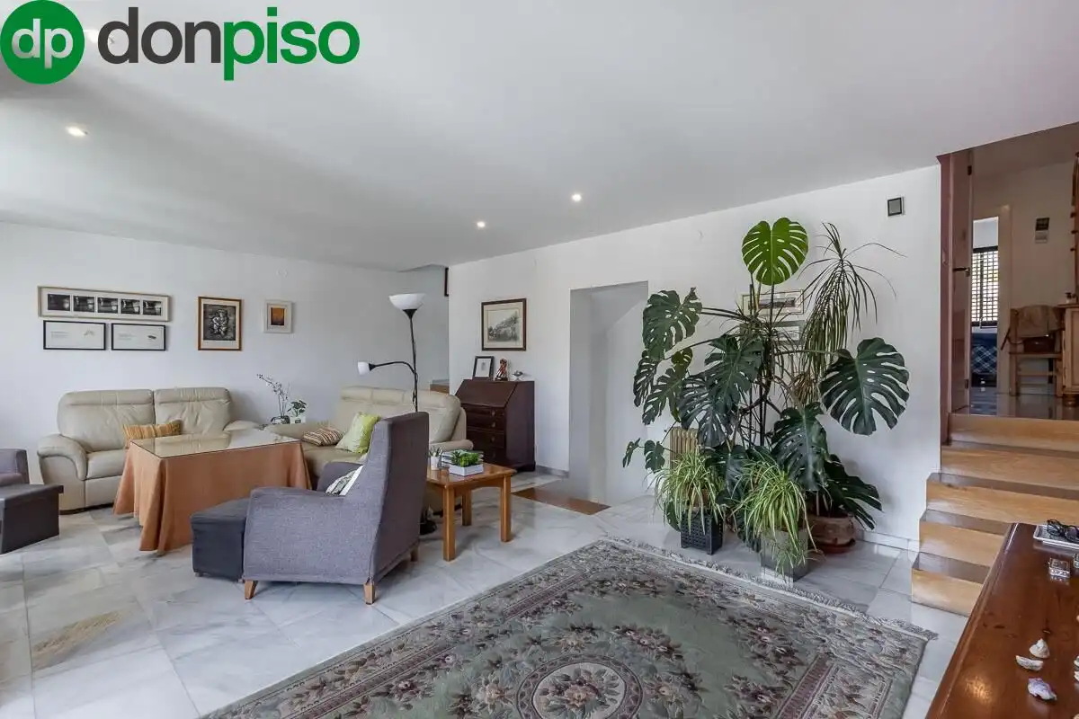 Sala d'estar de Casa o xalet en venda en Granada amb Aire condicionat, Calefacció i Terrassa