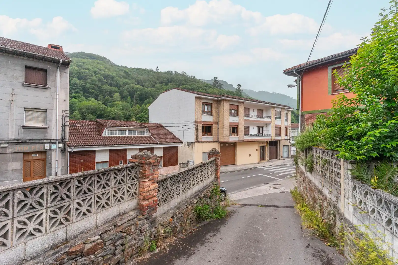 Vista exterior de Casa adosada en venta en Mieres (Asturias)