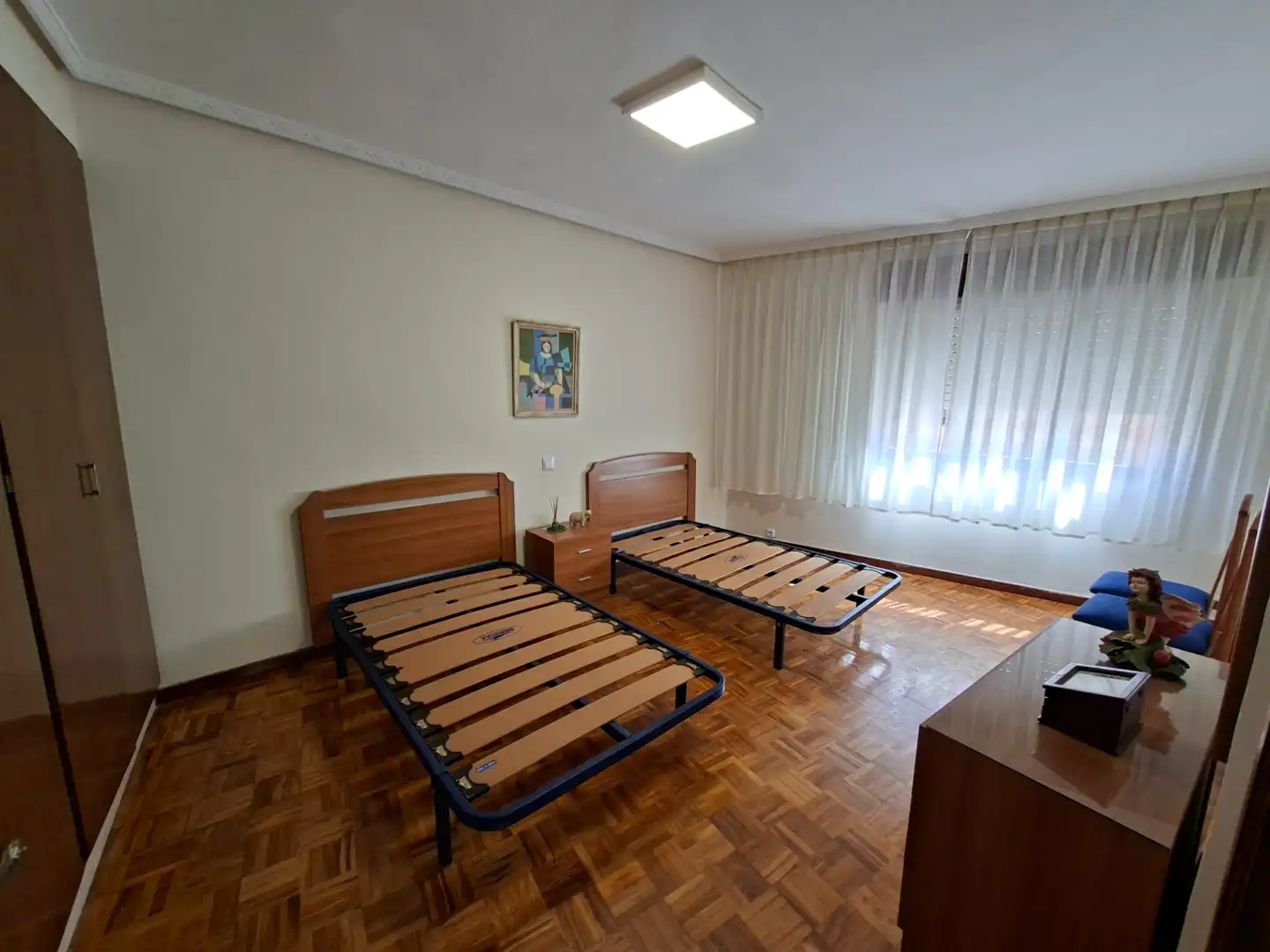 Dormitori de Pis de lloguer en Avilés amb Calefacció, Parquet i Moblat
