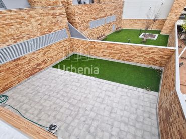Casa con giardino in vendita a Via Europa - Parc Central