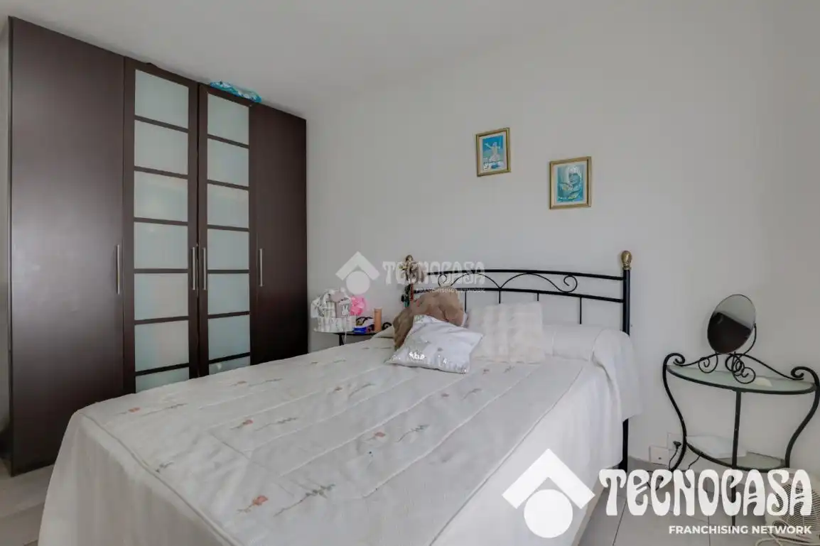 Schlafzimmer von Wohnung zum Verkauf in Mataró mit Klimaanlage und Balkon