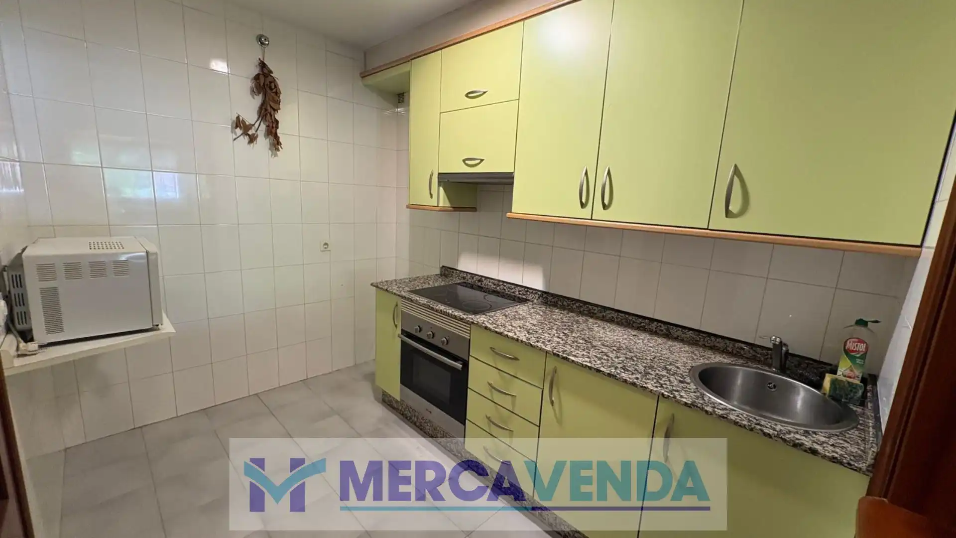 Cocina de Piso en venta en Mondariz-Balneario con Calefacción, Jardín privado y Amueblado