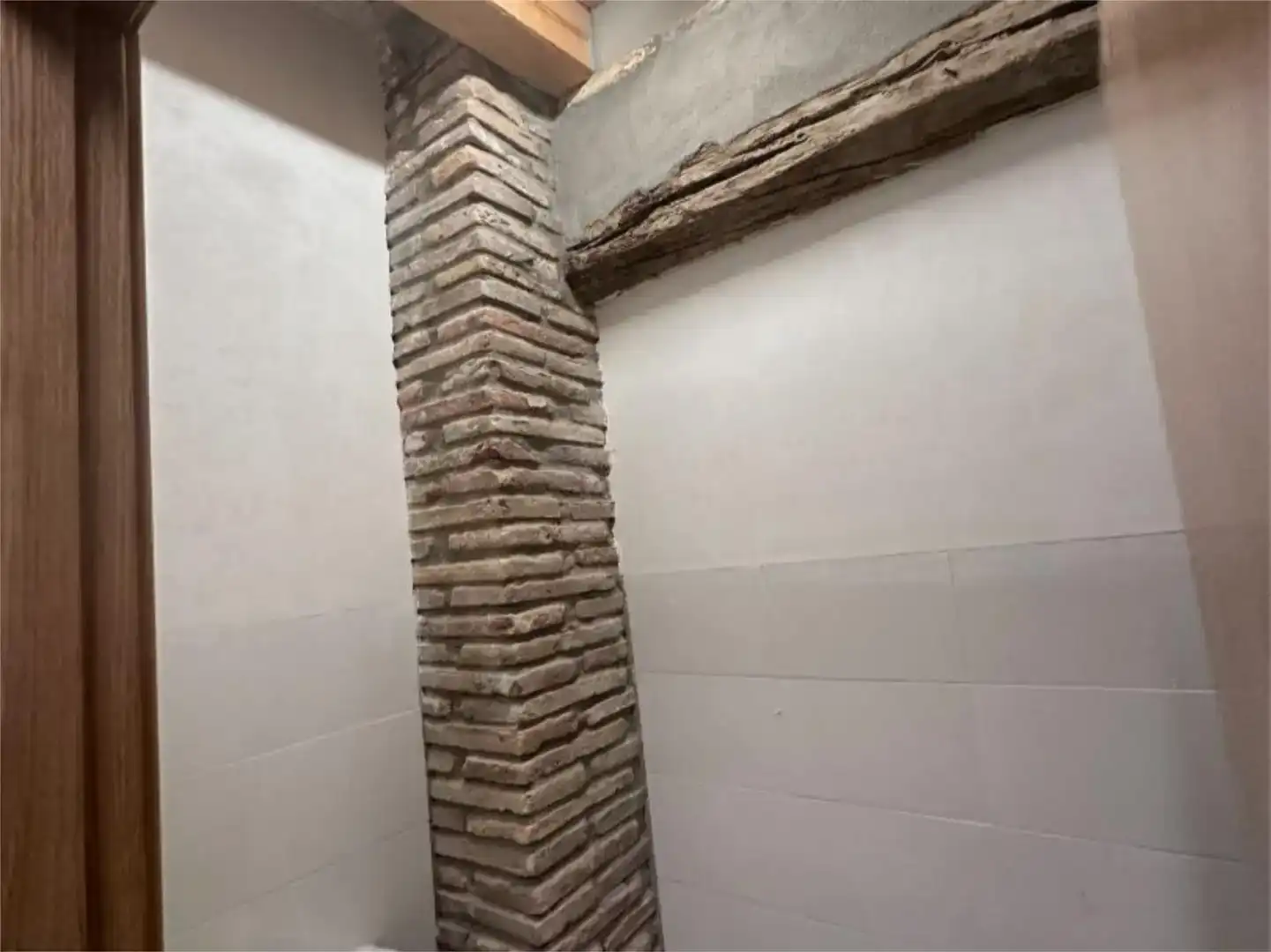 Bathroom of Commercial properties for rent in Binéfar