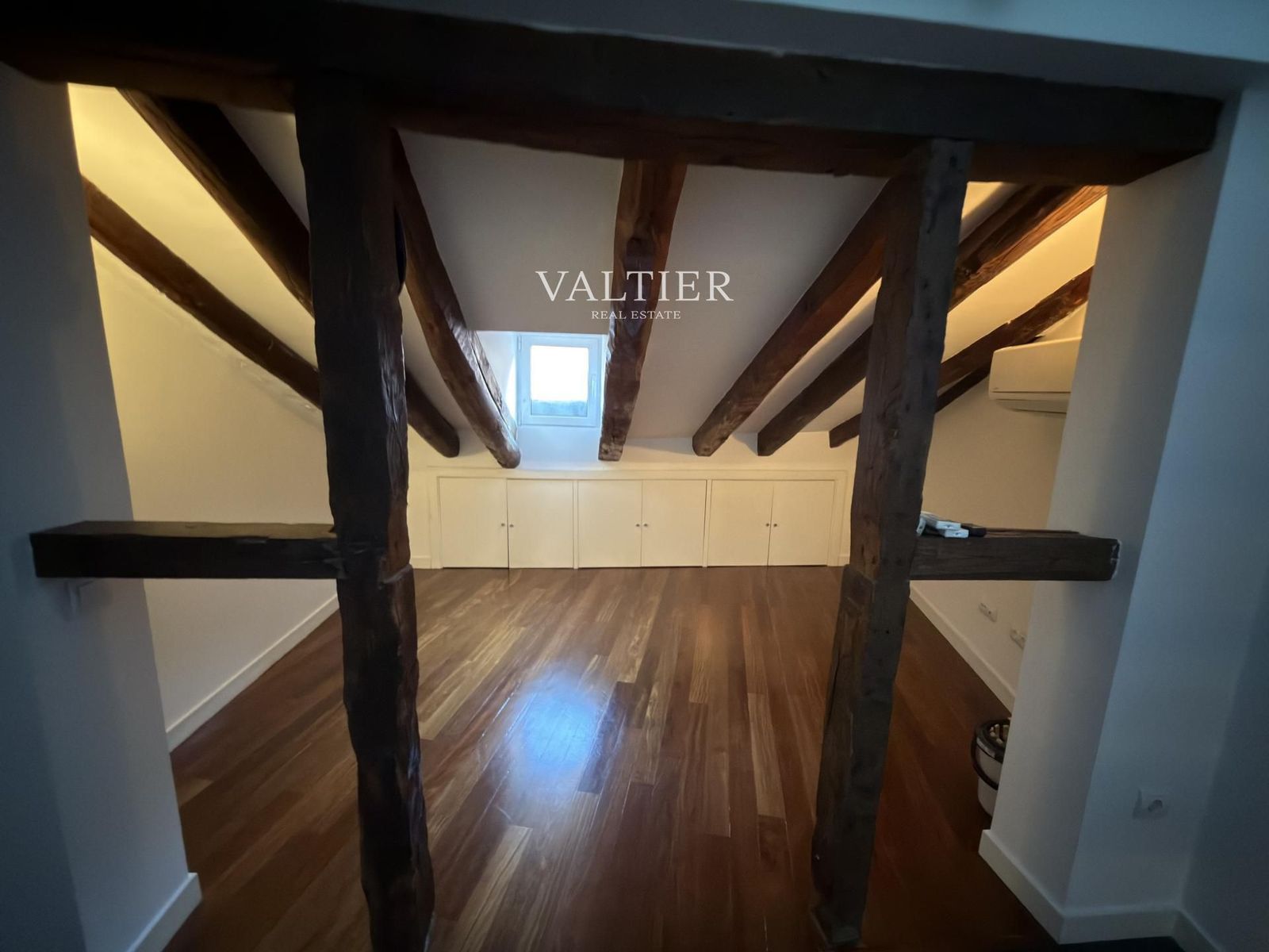 Dormitori de Àtic de lloguer en  Madrid Capital amb Aire condicionat i Traster