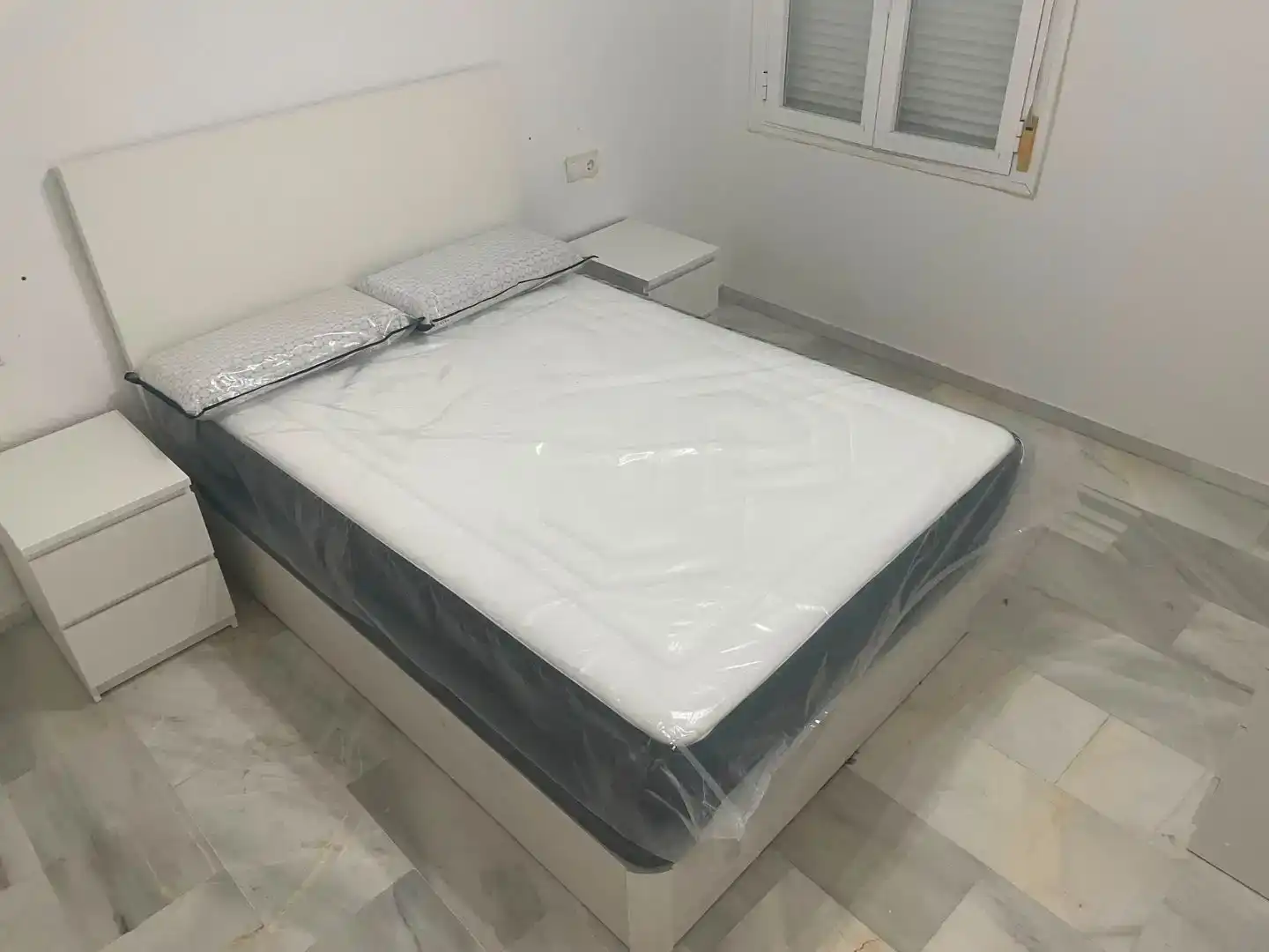Dormitori de Pis de lloguer en Estepona amb Piscina i Moblat