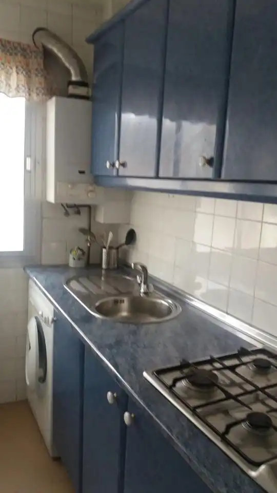 Cuina de Planta baixa de lloguer en Sevilla amb Aire condicionat i Moblat
