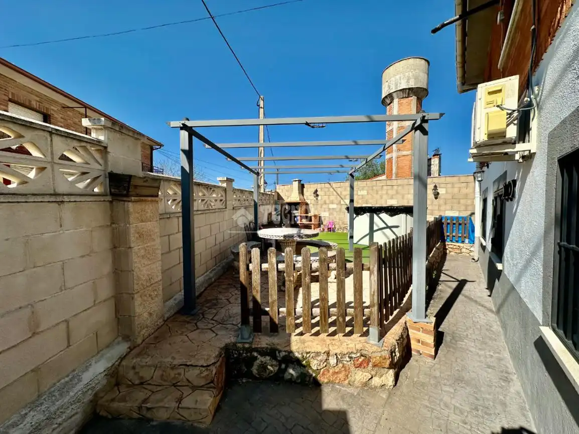 Vista exterior de Casa o xalet en venda en Santorcaz amb Calefacció