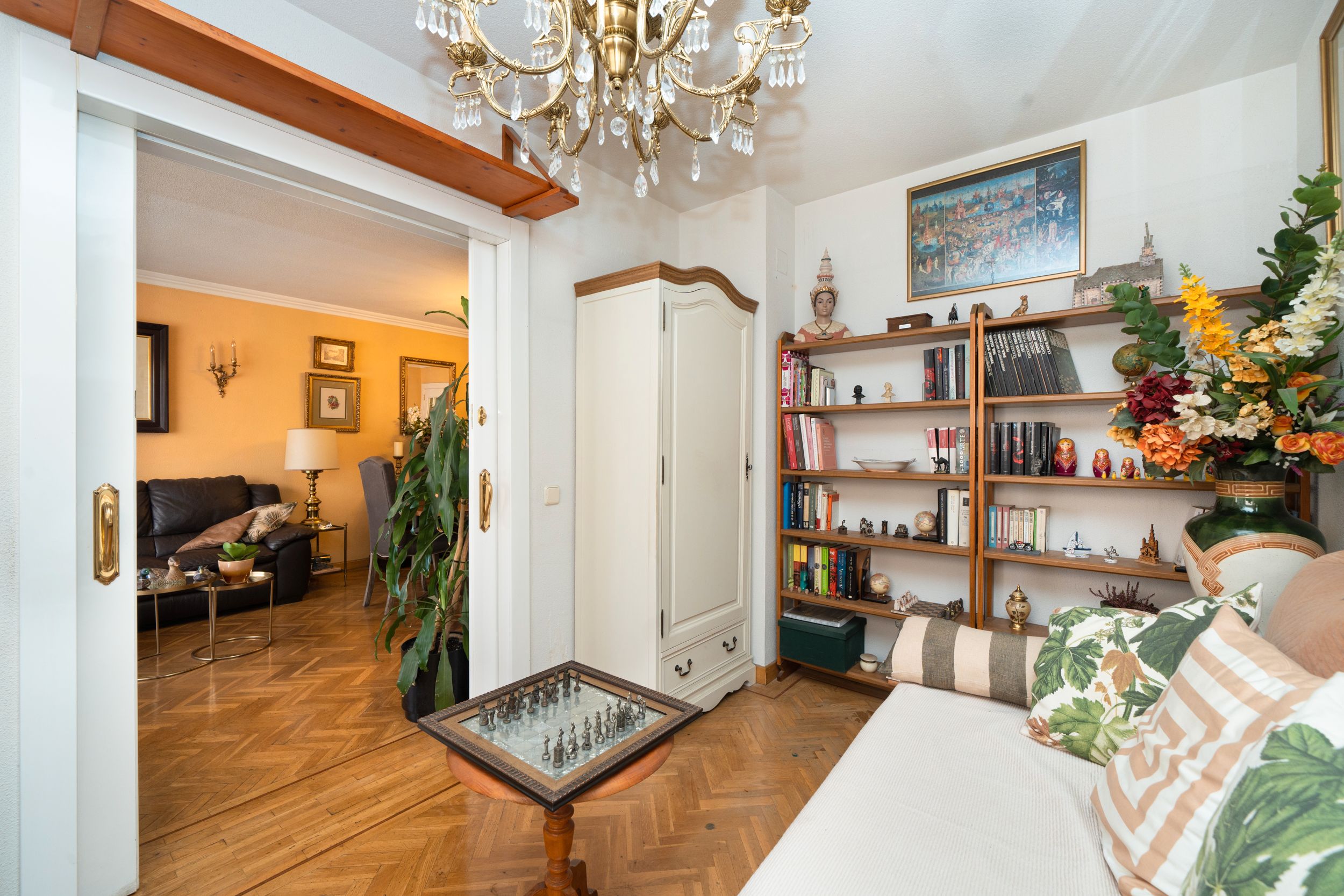 Sala d'estar de Pis en venda en  Madrid Capital amb Calefacció, Parquet i Balcó
