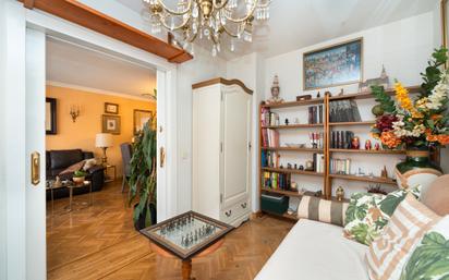 Living room of Flat for sale in  Madrid Capital  with Heating, Parquet flooring and Balcony