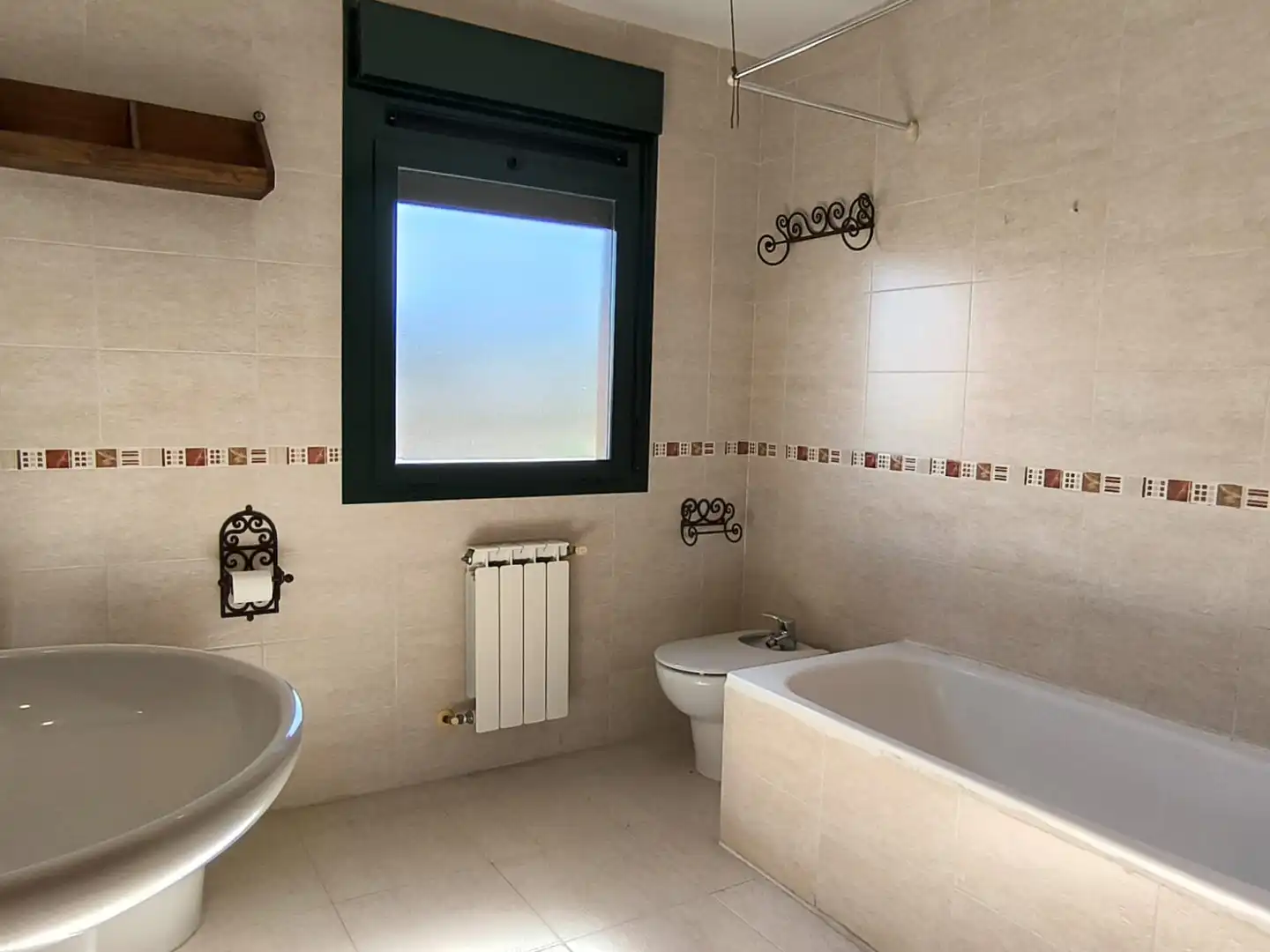 Bany de Casa o xalet en venda en Villamantilla amb Aire condicionat, Calefacció i Jardí privat