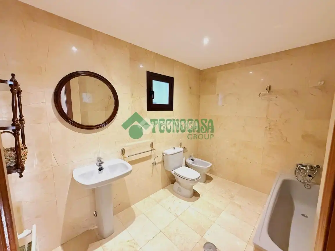 Bathroom of Flat for sale in Cuenca  with Air Conditioner, Heating and Terrace