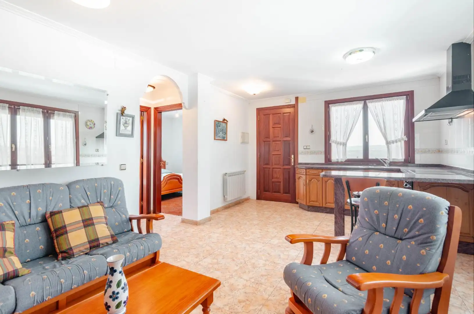 Sala d'estar de Casa o xalet en venda en Gijón  amb Calefacció, Jardí privat i Terrassa