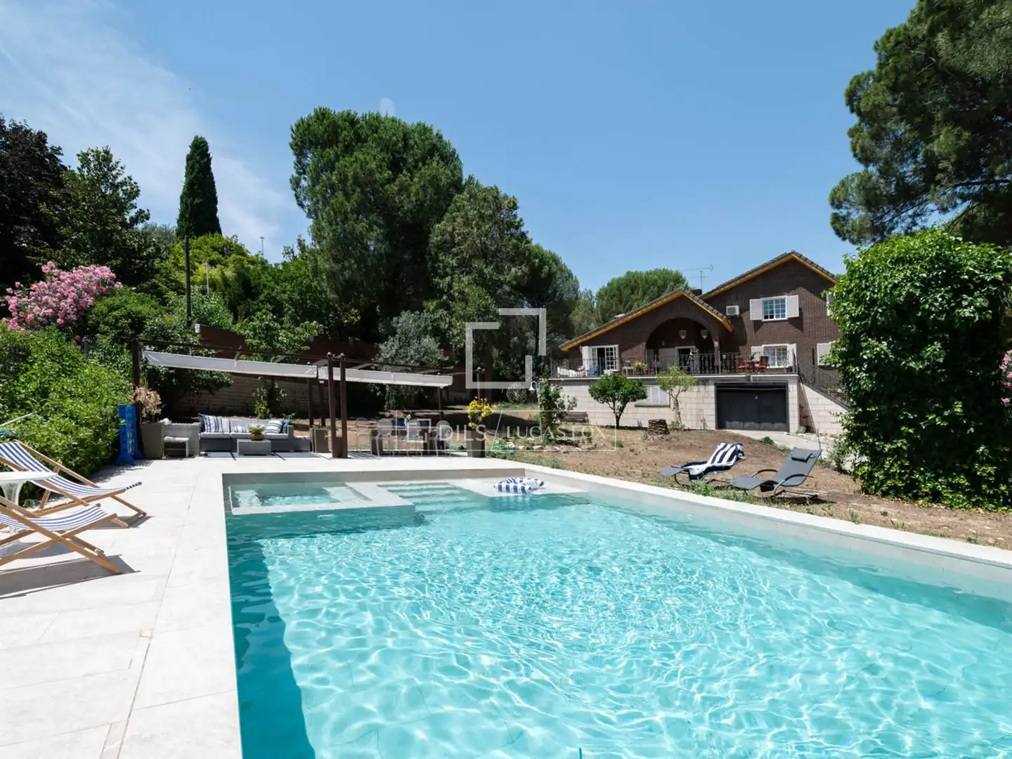 Piscina de Casa o xalet en venda en San Martín de Valdeiglesias amb Aire condicionat, Jardí privat i Terrassa