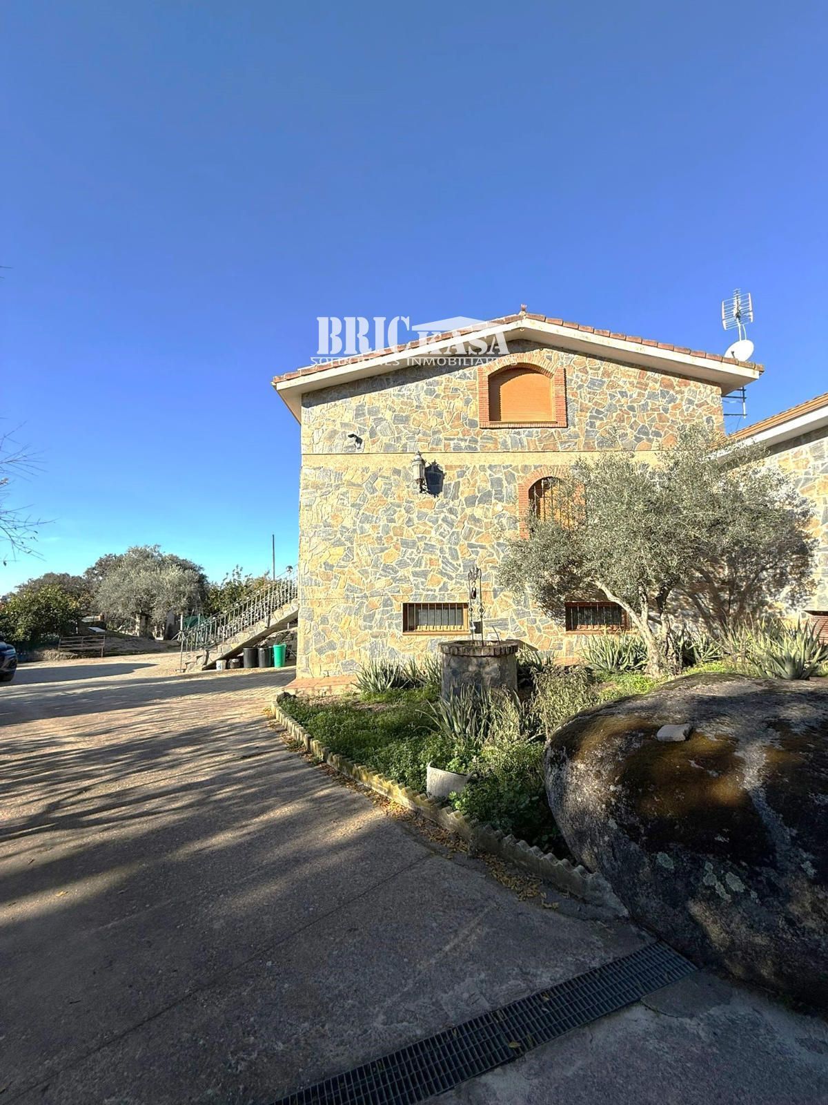 Vista exterior de Casa o xalet en venda en Malpartida de Cáceres amb Aire condicionat, Calefacció i Traster