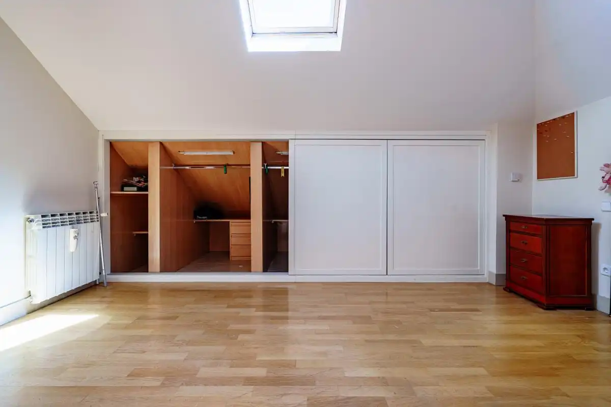 Habitación de Ático en venta en Pozuelo de Alarcón con Aire acondicionado, Calefacción y Jardín privado
