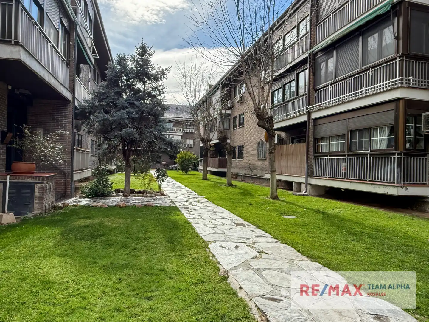 Vista exterior de Piso en venta en Paracuellos de Jarama con Aire acondicionado, Calefacción y Jardín privado