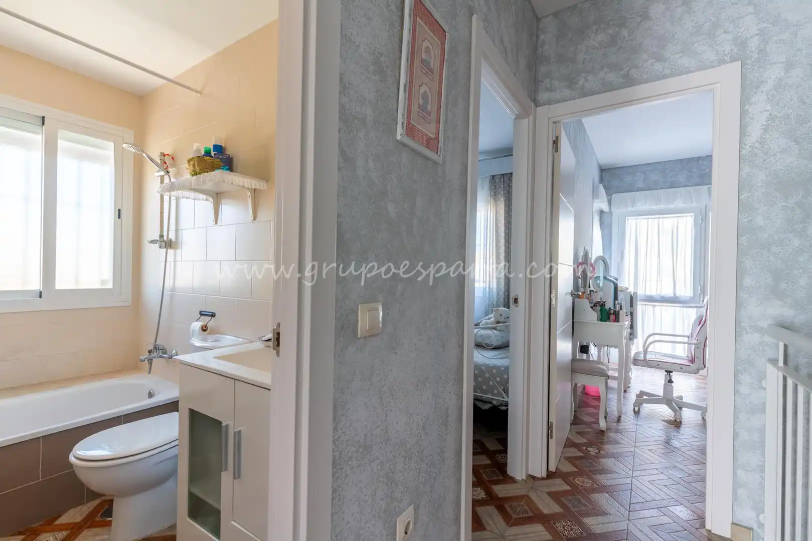 Dormitori de Casa adosada en venda en Huévar del Aljarafe amb Aire condicionat, Jardí privat i Traster